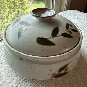 Japanese 7.5" Earthenware Donabe Casserole Pot & Lid Berry Leaves Japan